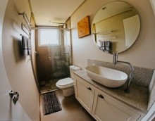 Suíte c/sacada,TV e banheiro